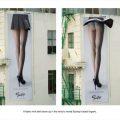 Dizanje minića povetarcem otkriva gaćice: reklamiranje firme Bustop i proizvoda seksi donjeg veša - slicica