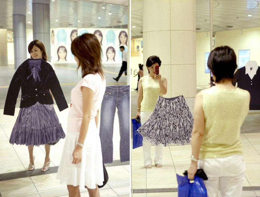 Japanke probaju Indivi komplet i suknju sa ogledala - reklamiranje firme