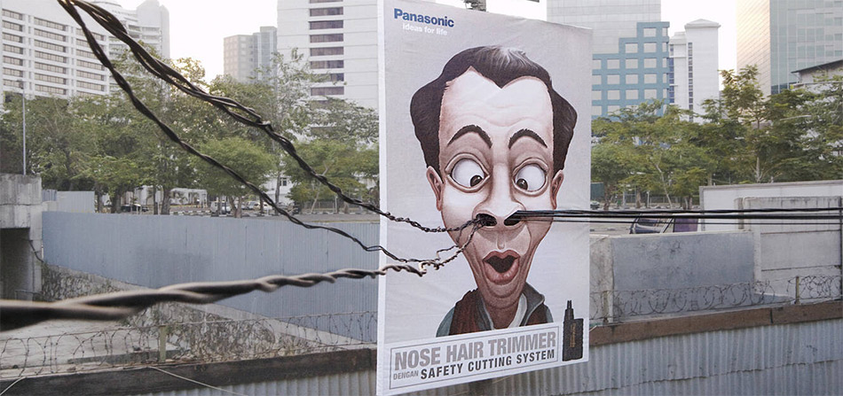 Zalizanom Boratu iz nozdrva sukljaju dlačurdetine - reklamiranje firme Panasonic