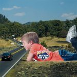 Mega dečaci gledaju trke kola na auto-putu: gde se reklamirati sa Hot Wheels proizvodom autićem - sličica